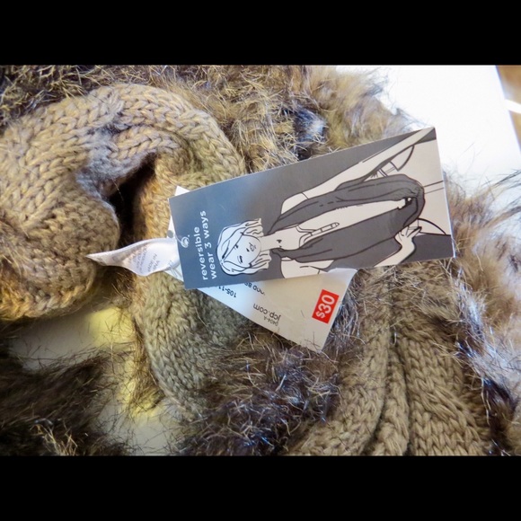 Faux Fur Scarf NWT Size OS - Picture 2 of 2